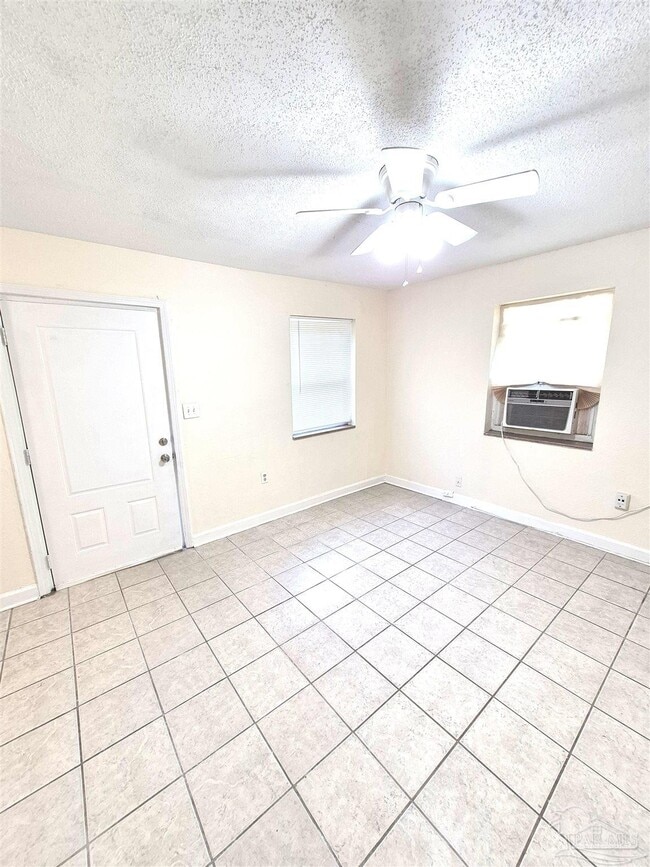 Photo - 2 Ellis Dr
