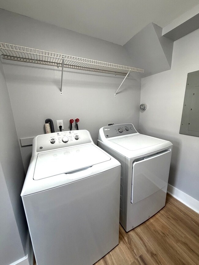 Photo - 331-339 Naubuc Ave