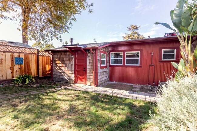 Building Photo - Charming fully remodeled classic bungalow ... Rental