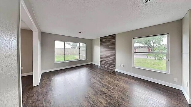 Photo - 1675 Sailpoint Dr