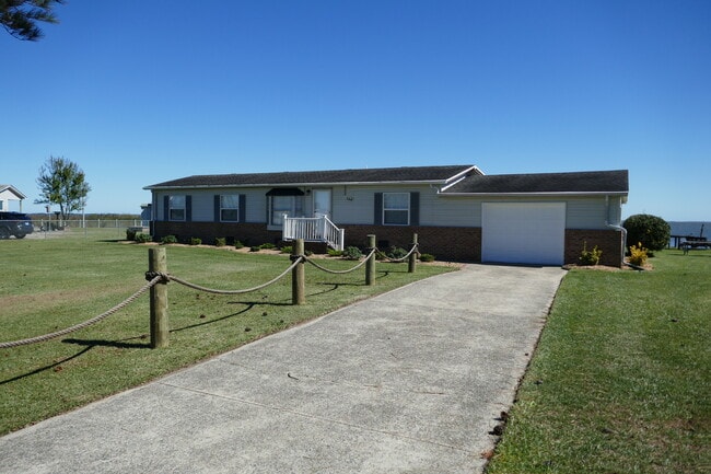 Building Photo - 144 Edgewater Dr