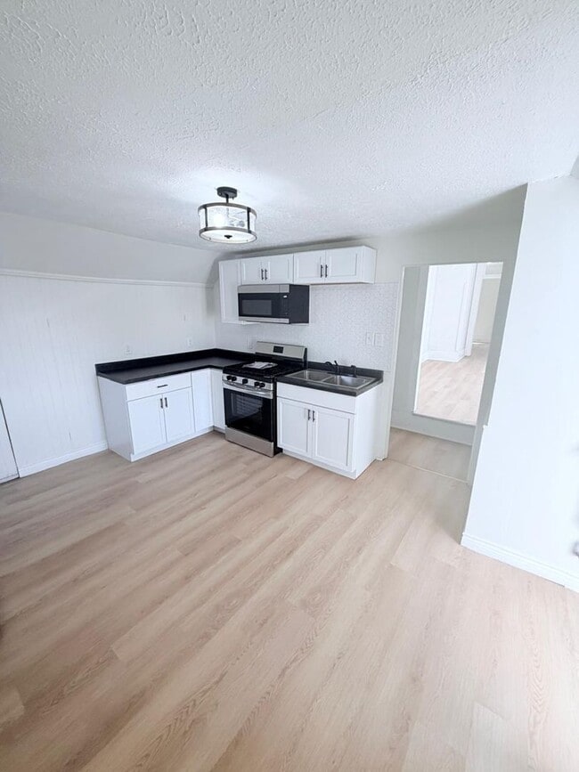 Photo - 2604 W 27th St Unidad Up