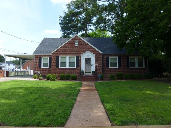 Building Photo - 1103 E Mulberry St