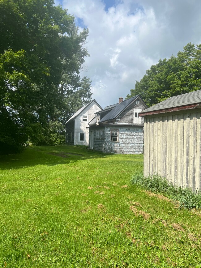 Photo - 871 Madawaska Rd