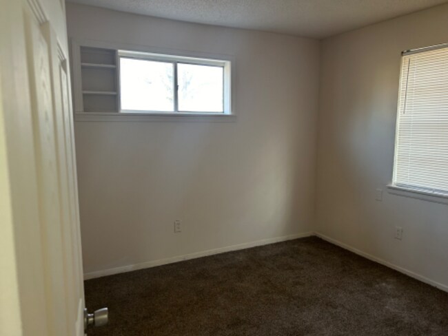 Photo - 2565 Peres Ave