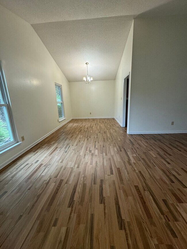 Snuggle Up on Sitton House House Rental in Jacksonville, NC