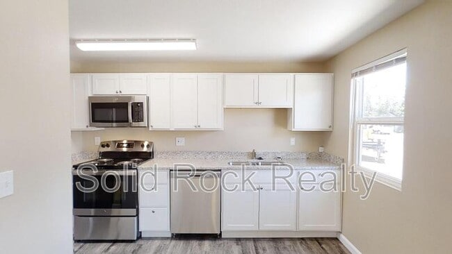 Building Photo - 2409 E St Vrain St