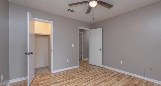 Photo - 965 N Valley Falls Rd