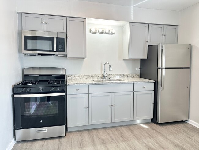 Photo - 1721 E Roosevelt Rd