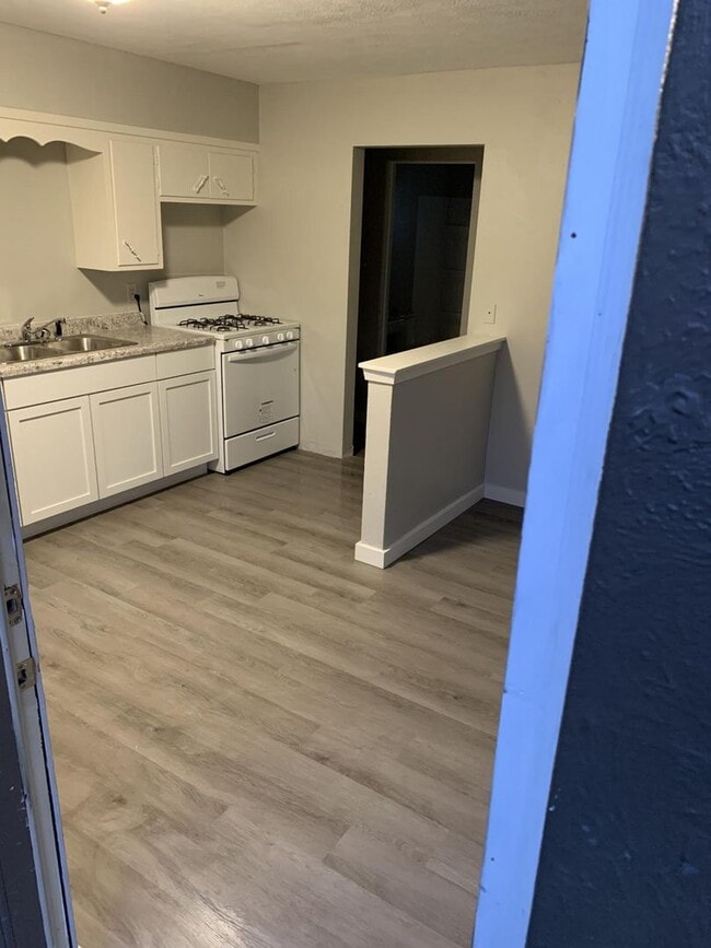 Building Photo - 210 Davis St Unit 3