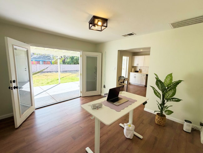 Photo - 1325 E Don Carlos Ave