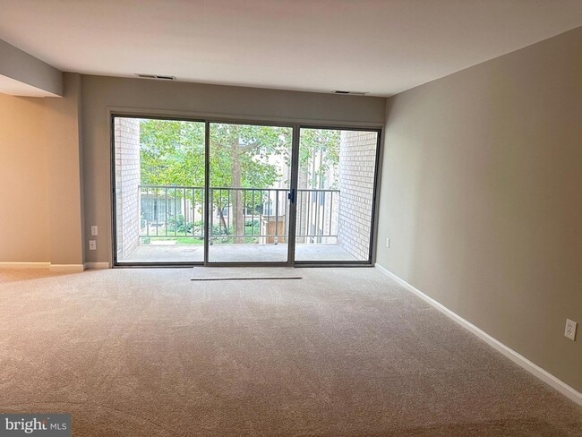 Photo - 19 Canterbury Square Unit 201