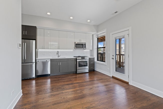 Photo - 1472 W Summerdale Ave Unidad 1RE