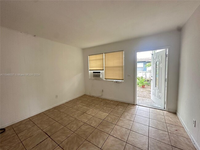 Building Photo - 5510 SW 32nd St Unit 1 Rental
