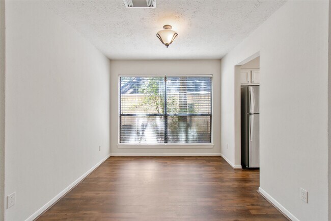 Photo - 75 Fallshire Dr