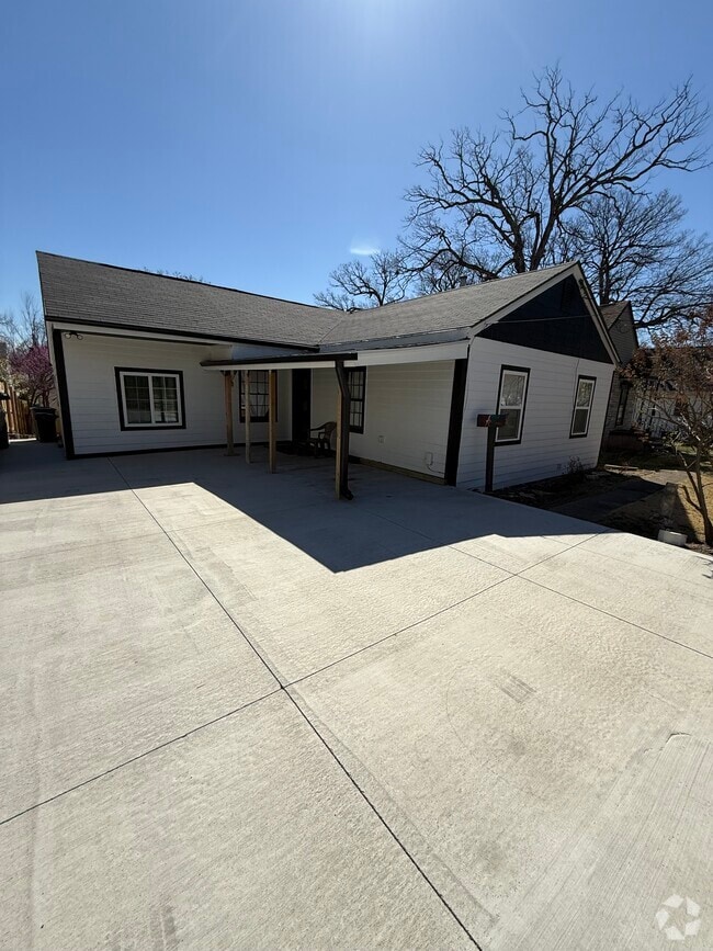 Building Photo - 2819 36th St Rental