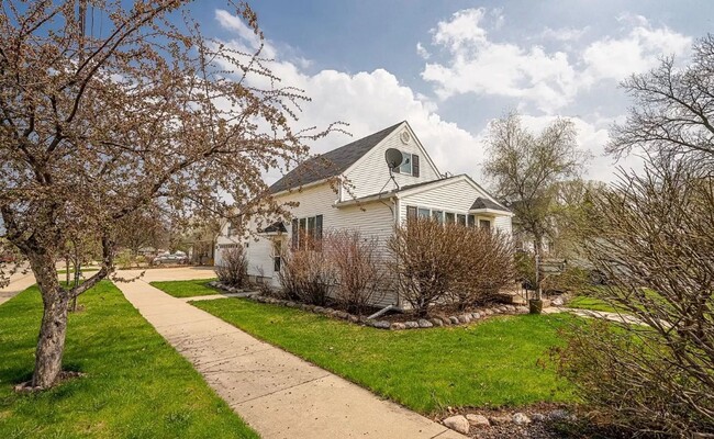 Photo - 520 Dove St
