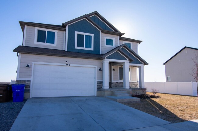 **$1000 OFF FIRST MONTH** New 5-Bed Eagle ... - **$1000 OFF FIRST MONTH** New 5-Bed Eagle ... House