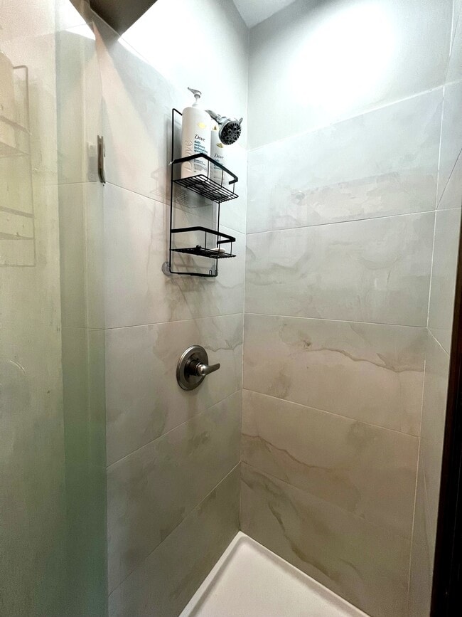 Bathroom Shower (Ensuite) - 2077 Cascade Rd SW Unit Room B