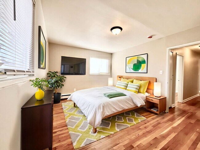 Photo - 737 Longfellow Street NW