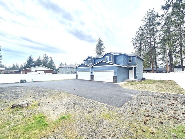 Photo - $2,300 - 3 Bed / 2.5 Bath Gorgeous Newer Built Duplex in North Spokane