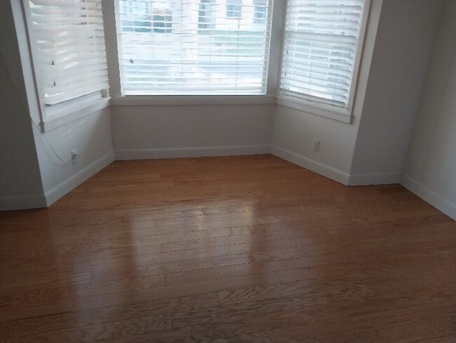 Photo - 2566 Dearborn St