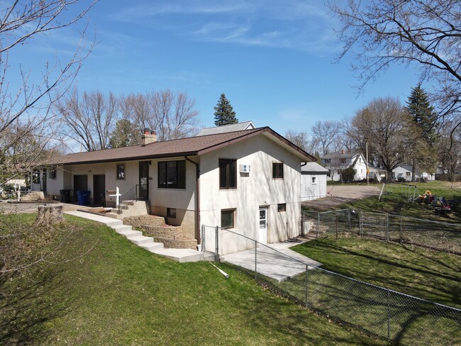 Photo - 322 W 5th St Unit B 5th St