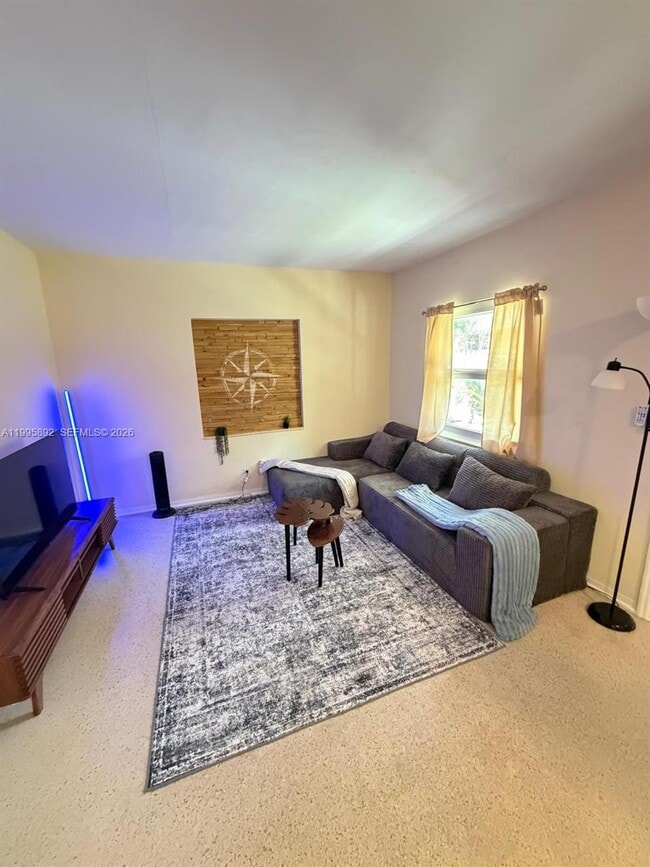 Building Photo - 1111 N Victoria Park Rd Unit 3