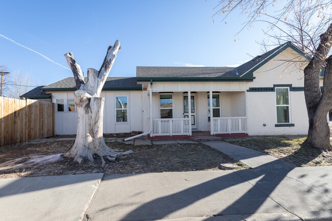 Photo - 105 E 2nd St