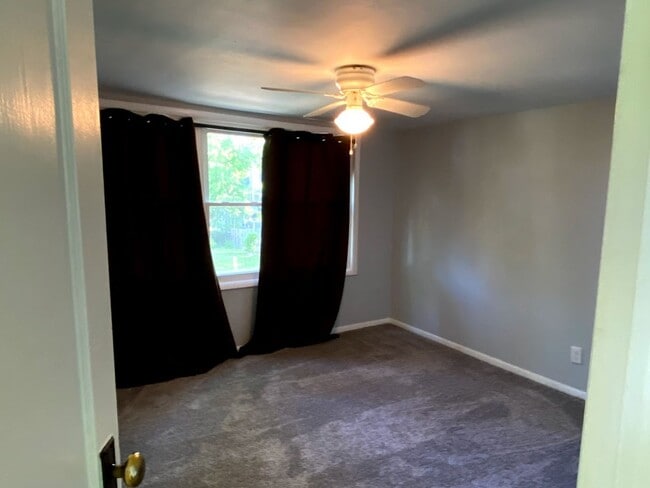 Photo - Nice 2 bedroom 1 Bath Upper Unit in Quiet ...