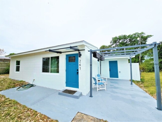 Building Photo - 261 6th Ct SW