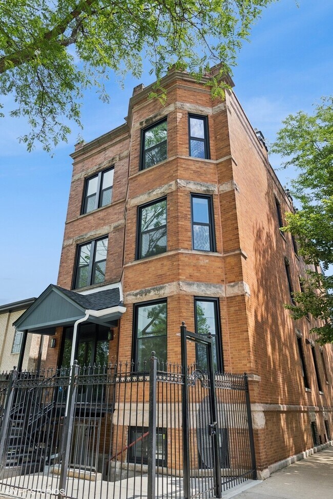 Building Photo - 2331 N Campbell Ave Unit G Rental