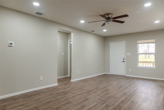 Photo - 729 North St