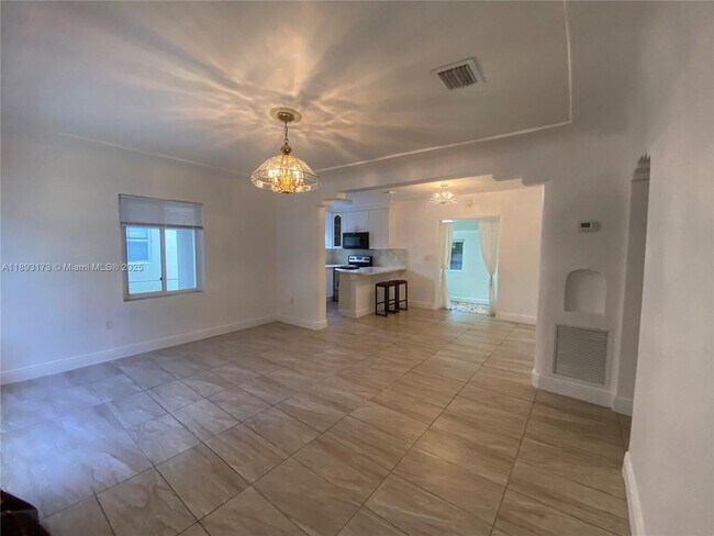 Photo - 251 NW 41st St