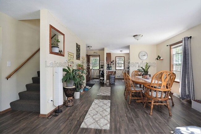 Photo - 920 Cass Ave SE