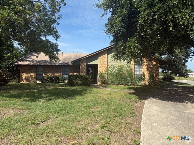 Building Photo - 912 Spring Hill Dr Rental