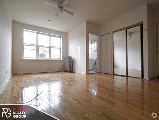 Building Photo - 928 W Dakin St Rental