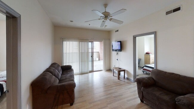 Photo - 103 S McCullough St