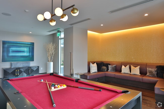 Clubhouse - The Francis