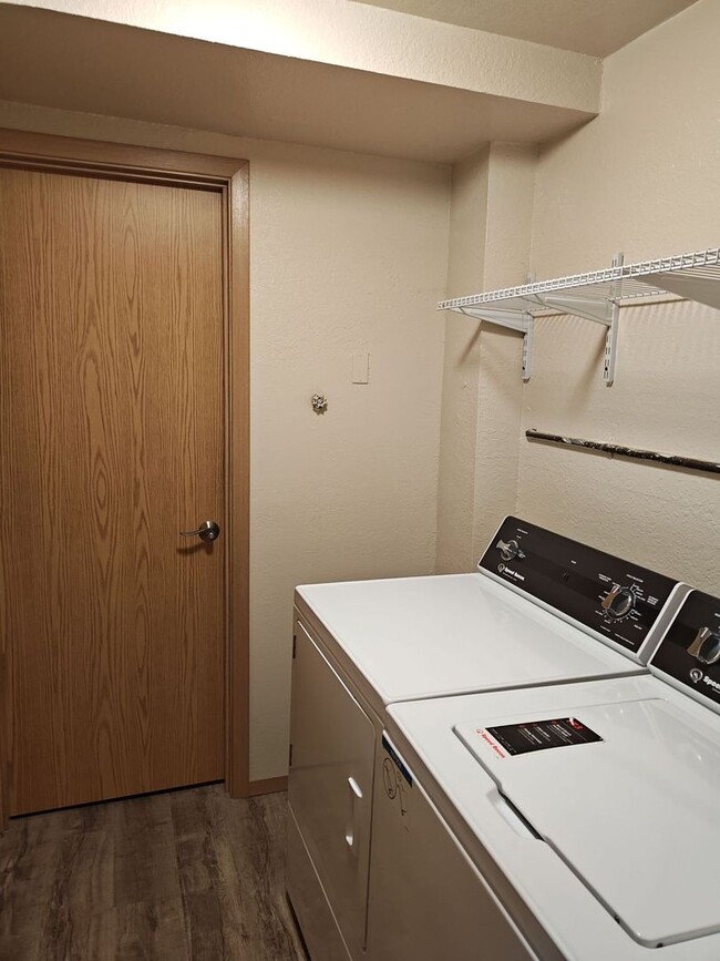 Photo - Newly Renovated with Washer and Dryer Unidad F318