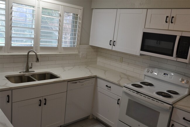 Photo - 7410 Crystalglen Dr