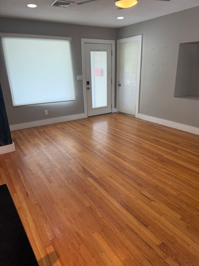 Photo - 1215 Westlawn Dr