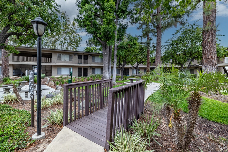 Saddleback Pines Apartment Homes