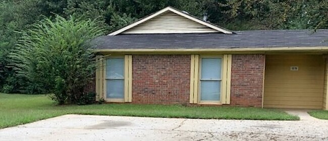 Building Photo - 2 Bedroom / 2 Bathroom Duplex Rental