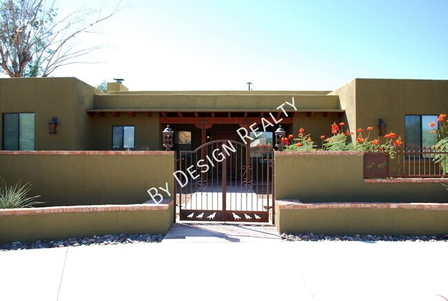 Blenman Elm 4 Bed 3 Bath Custom Home - Blenman Elm 4 Bed 3 Bath Custom Home