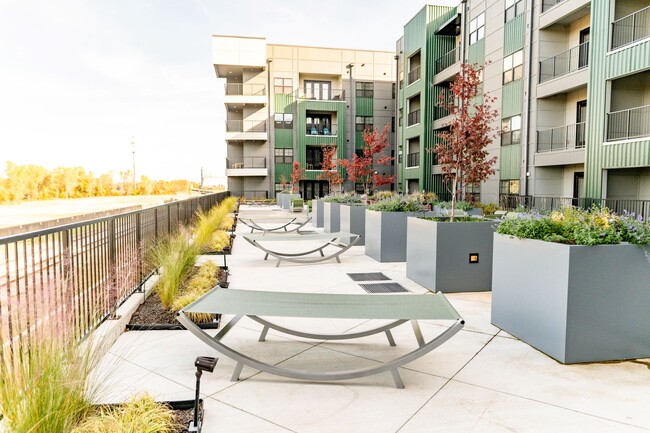 Harbor Side at Conwood Flats Apartments