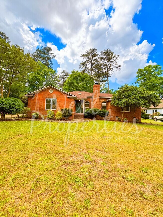 Photo - 1429 Adella St