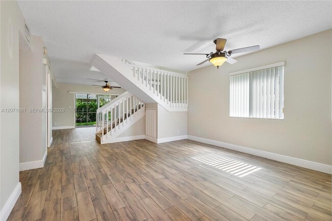 937 NW 104th Way