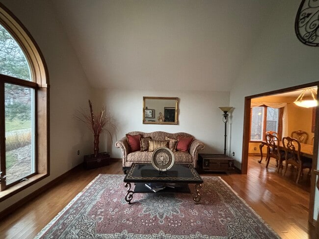 Photo - 482 Ashford Ln