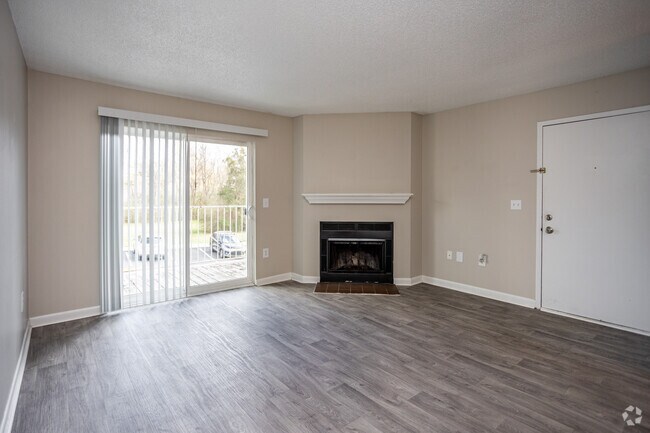 2BR, 2BA - 990SF - Living Room